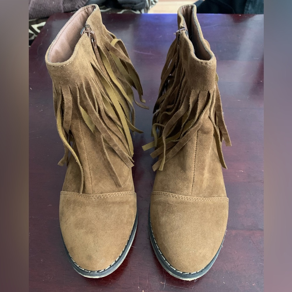 Fringe boots size 5